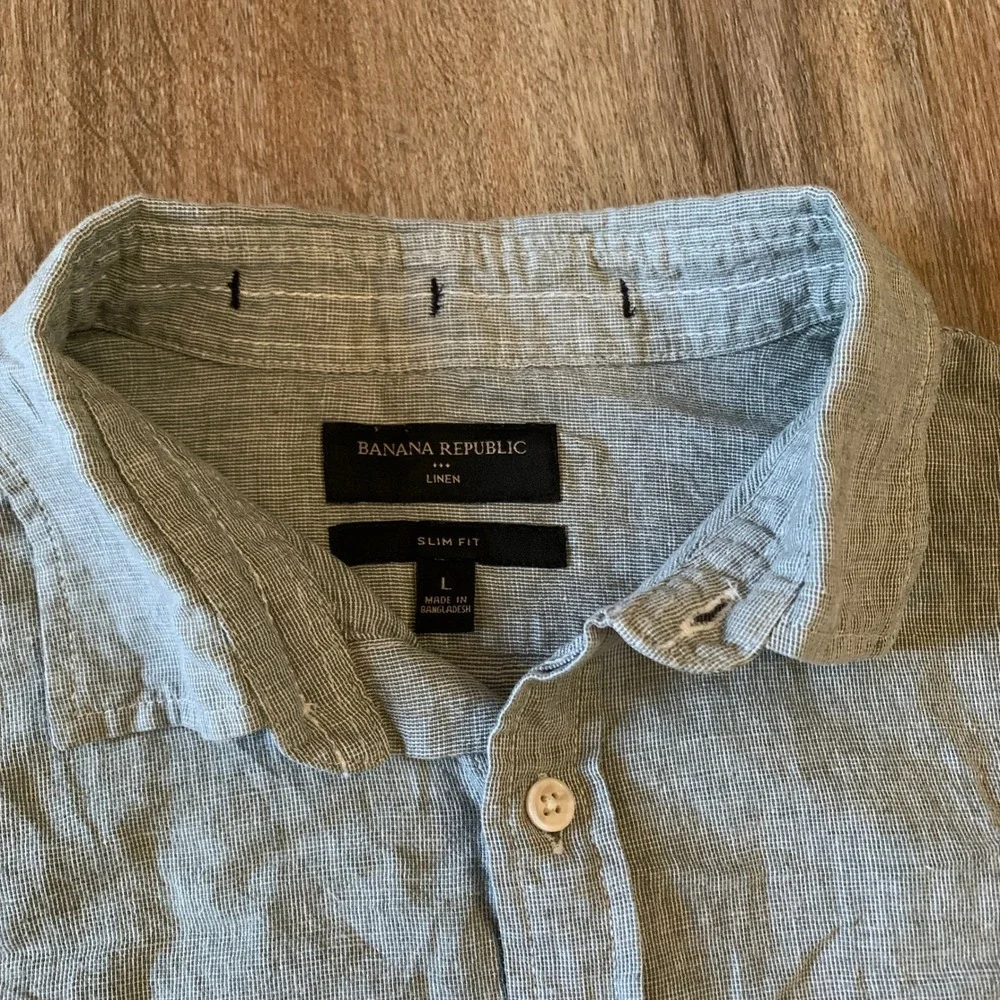 Banana Republic 100% linen striped button-up shirt in blue - size large mens